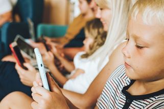 Přibývá dětí závislých na digitálních technologiích